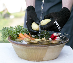 Bild: Skruba Kartoffelhandschuh