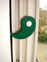 Fenster- und Terassentür Sicherung bei leichtem Wind - Flux in grün