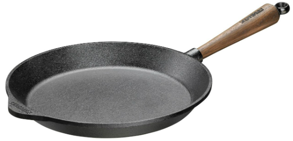 Bratpfanne (28 cm) aus Gusseisen mit Walnussgriff von Skeppshult Bratpfanne 28 cm Gusseisen Walnussgriff von Skeppshult