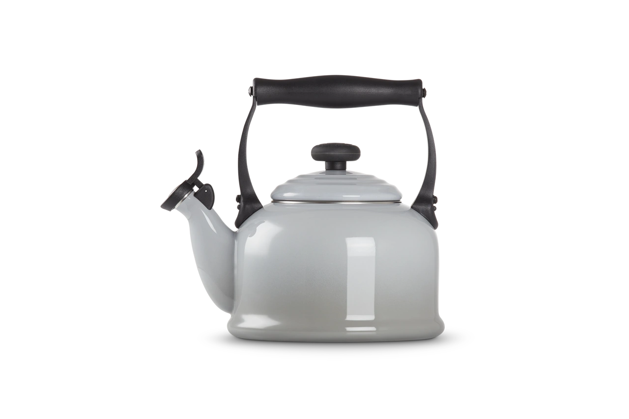 Le Creuset Wasserkessel Tradition perlgrau Angebot