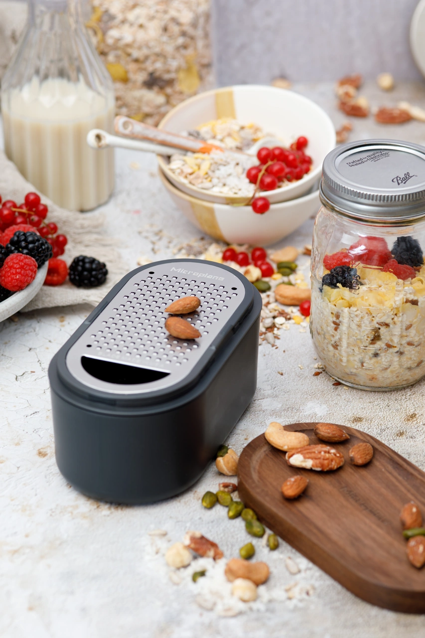 Microplane Handreibe mit Auffangbehälter 8