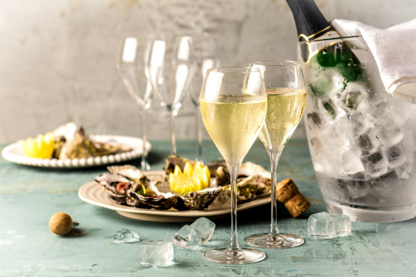 Eine klassische und passende Kombination: Austern und Champagner