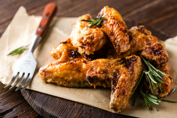 Leckere Chicken Wings sind ein Klassiker vom Grill